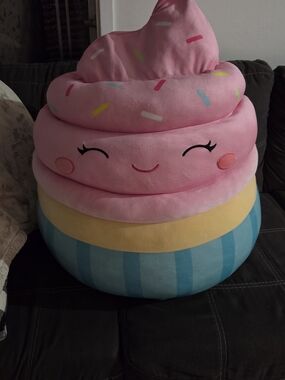 Squishmallow Deidre the Cupcake 24 inch HUGe